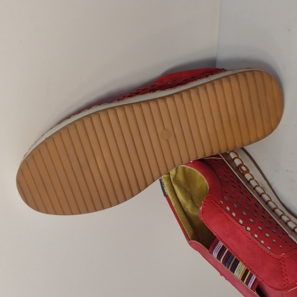 Women's shoes topsider style.Brand new. Never worn.lace free . NWOT - Picture 3 of 4